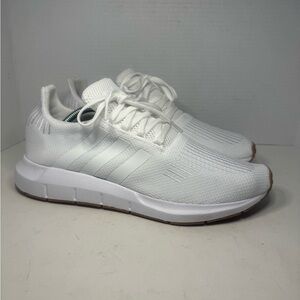 ADIDAS
SWIFT RUN
MENS RUNNING SHOES
Size 10
